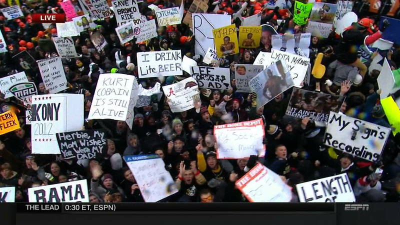 Illustration for article titled Greg Jennings Put The Team On His Back: Kalamazoo College GameDay Sign Roundup